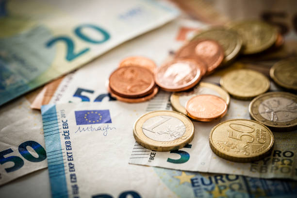 SCUOLA – Per la Bce inflazione ai massimi storici, Anief chiede di firmare subito il contratto 2019/22: docenti e Ata con stipendi fermi da quasi quattro anni stanno andando al di sotto della soglia povertà